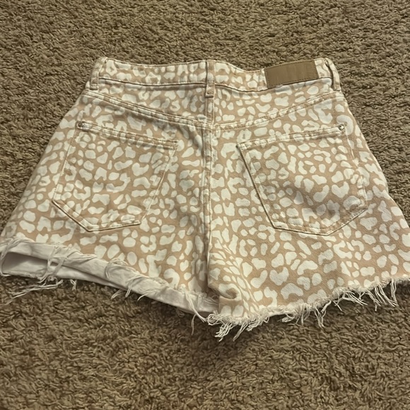 leopard print zara jean shorts never worn, size 4 - Picture 2 of 2